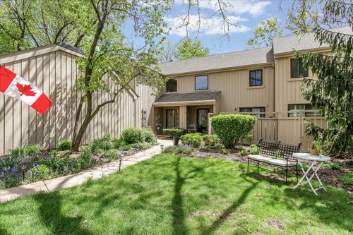 79 Hunt Trl, Lake Barrington, IL, 60010-1708 | Card Image