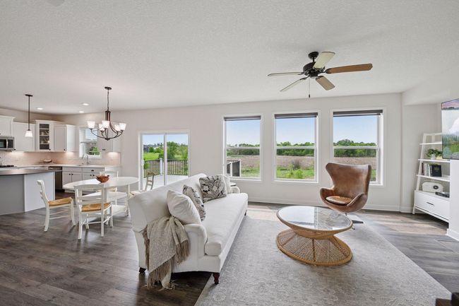 Open & airy floor plan with loads of natural light | Image 8