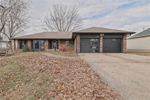 805 2nd St, Blue Springs, MO, 64014-2607 | Card Image