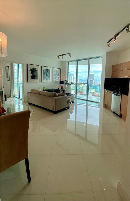 apt-3813-350 S Miami Ave, Miami, FL, 33130-1937 | Card Image