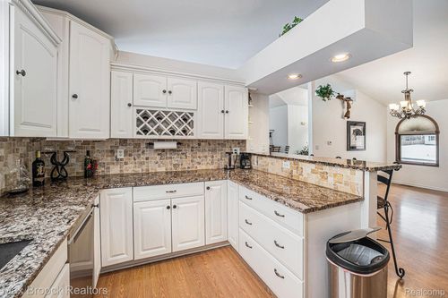 11412 Delmar Dr, Fenton, MI, 48430-9018 | Card Image