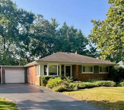 2001 Thornwood Ln, Northbrook, IL, 60062-3634 | Card Image