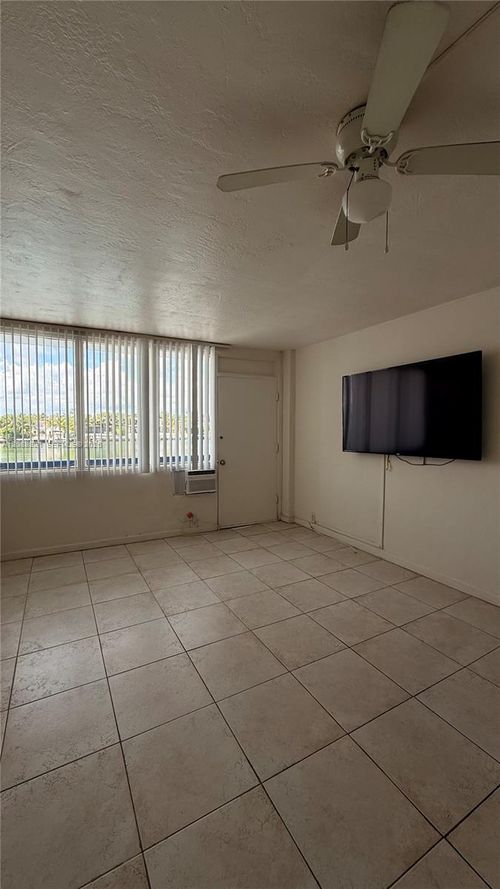 239-6484 Indian Creek Dr, Miami Beach, FL, 33141-5814 | Card Image