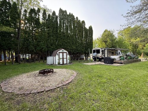 28-27 Woodhaven Dr E, Sublette, IL, 61367 | Card Image