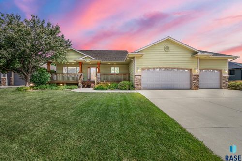 800 W Glen Eagle St, Sioux Falls, SD, 57108-4124 | Card Image