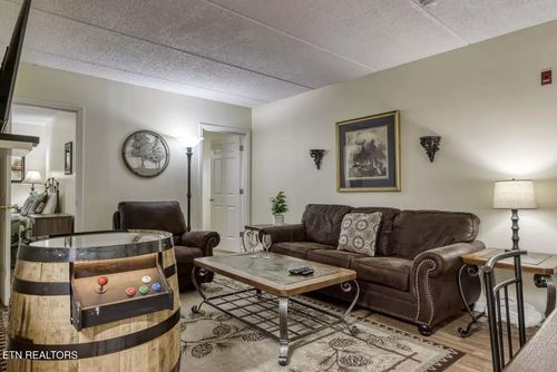 501-413 Baskins Creek Rd, Gatlinburg, TN, 37738-3558 | Card Image
