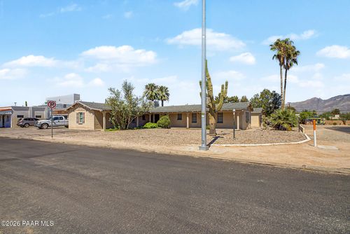 1701 N Village Dr, Tucson, AZ, 85712-3318 | Card Image