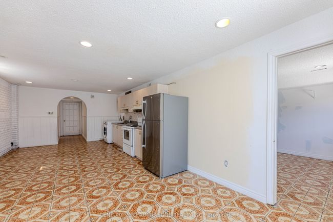 28 Sawmill Rd, House attached with 4 bedrooms, 3 bathrooms and 3 parking in North York ON | Image 36