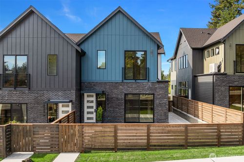 18603 B 104th Ave Ne, Bothell, WA, 98011-3822 | Card Image
