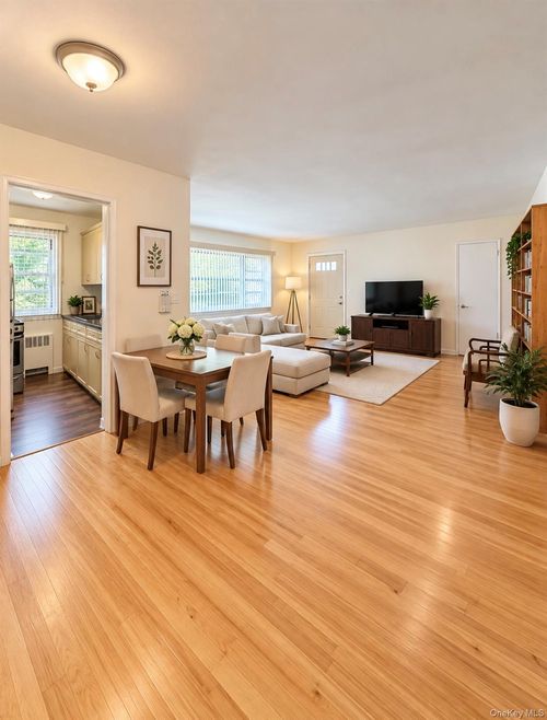 362a-6711 150th St, Flushing, NY, 11367-1423 | Card Image