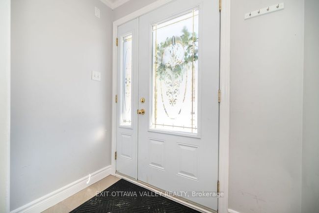 8 Sumac Crt, House other with 4 bedrooms, 2 bathrooms and 3 parking in Deep River ON | Image 4