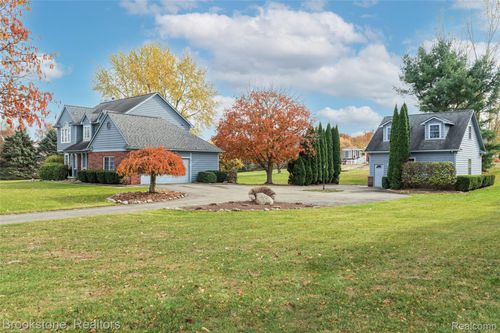 12567 Blueberry Ln, Springfld Twp, MI, 48350-2945 | Card Image