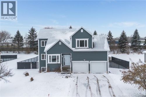 16 Howe Cres, Oromocto, NB, E2V4M5 | Card Image