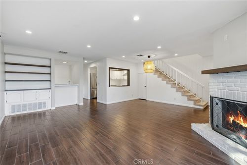 a-7231 Balboa Blvd, Van Nuys, CA, 91406 | Card Image