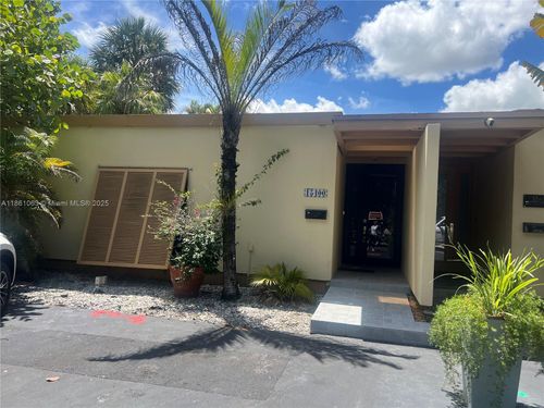 15400-15400 Sharpecroft Dr, Miami Lakes, FL, 33014-2012 | Card Image