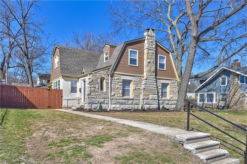 7442 Paseo Blvd, Kansas City, MO, 64131-1852 | Card Image