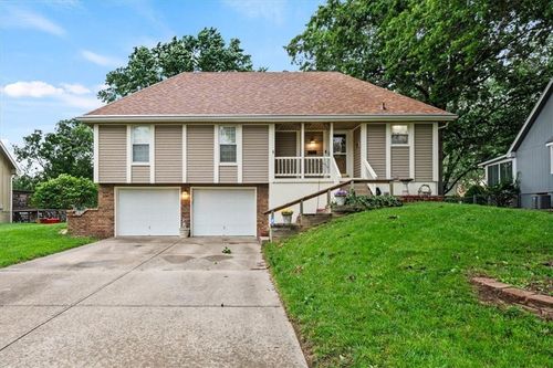 301 Se Alice St, Blue Springs, MO, 64014-3625 | Card Image