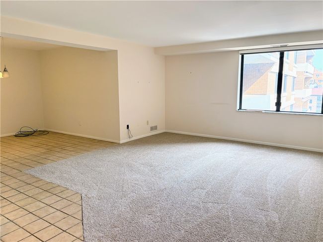 Huge living room/Brand new carpet! | Image 6