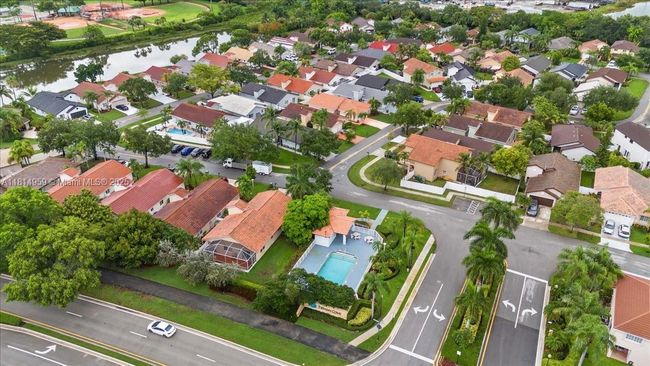 17610 Sw 4 Th Ct, House other with 4 bedrooms, 2 bathrooms and null parking in Pembroke Pines FL | Image 47