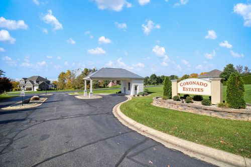 30 Coronado Dr, Jackson, MI, 49201-9842 | Card Image
