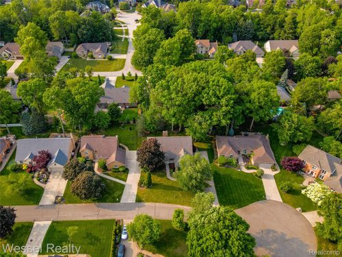 53778 Oakview Dr, Shelby Township, MI, 48315-1923 | Card Image