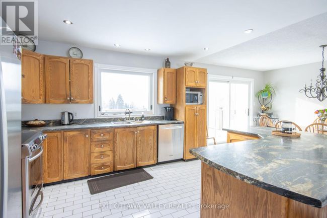 2112 Schutt Rd, House other with 3 bedrooms, 3 bathrooms and 6 parking in Palmer Rapids ON | Image 12