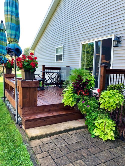 6085 Fairgrove St, Kalamazoo, MI, 49009-1864 | Card Image