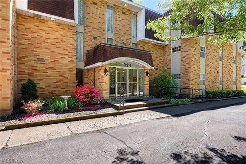207-924 Memorial Pkwy, Akron, OH, 44303-1289 | Card Image