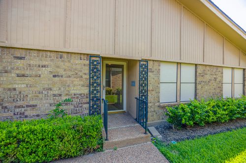 2921 Shady Knoll Ln, Bedford, TX, 76021-4132 | Card Image