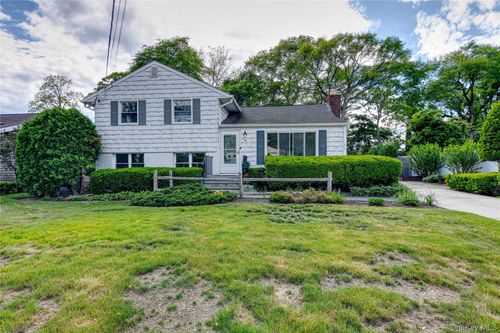 714 Tanglewood Road, Islip, NY, 11795 | Card Image