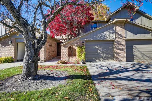 1946 White Birch Ct, Rochester Hills, MI, 48309-3305 | Card Image