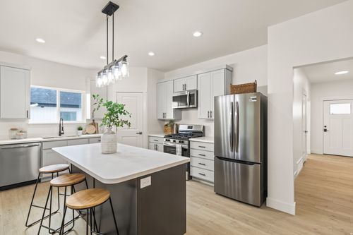 335 W 400 N, Fillmore, UT, 84631-4016 | Card Image