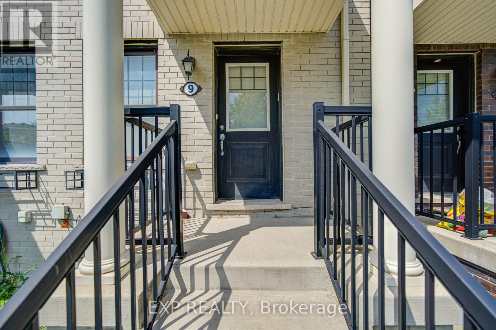 Residential in Whitchurch-Stouffville (Stouffville) 3