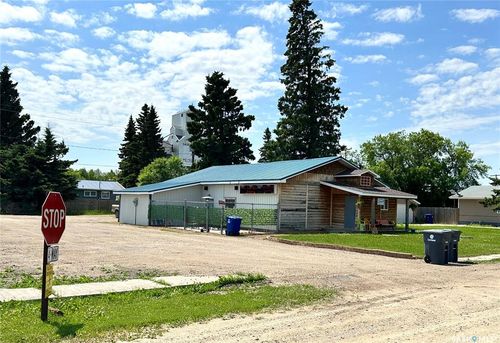 211 2nd Ave, Medstead, SK, S0M0B7 | Card Image
