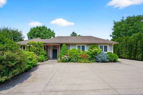 1786 York Rd, Niagara On The Lake, ON, L0S1J0 | Card Image