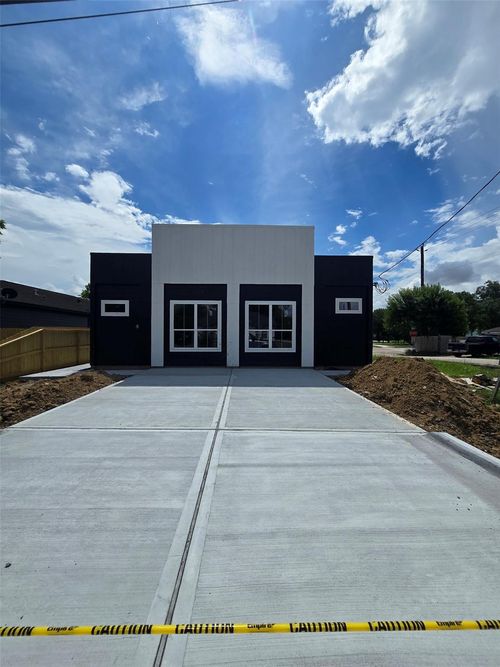 a-b-7800 Bowen St, Houston, TX, 77051-1614 | Card Image