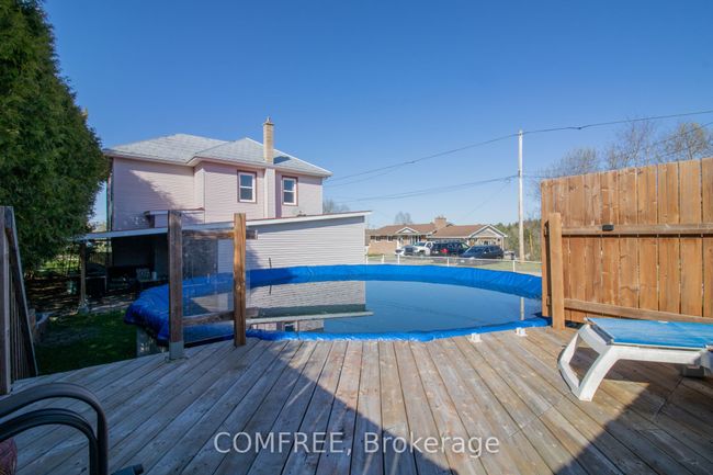 8 Laura St, House other with 5 bedrooms, 3 bathrooms and 4 parking in Lyn ON | Image 6
