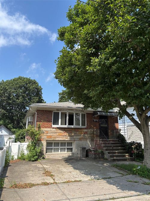 152 12th Rd, Whitestone, NY, 11357-1942 | Card Image
