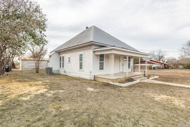 219 S Pickford, House other with 2 bedrooms, 2 bathrooms and null parking in Sabinal TX | Image 4
