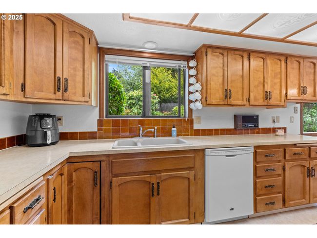 Kitchen | Image 8