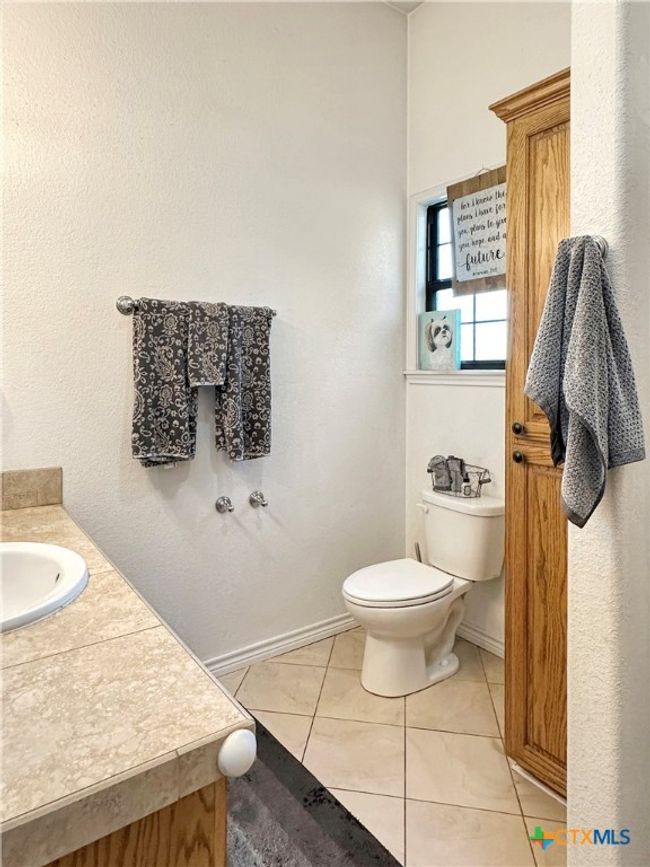 720 E Travis St, House other with 3 bedrooms, 2 bathrooms and null parking in Luling TX | Image 14