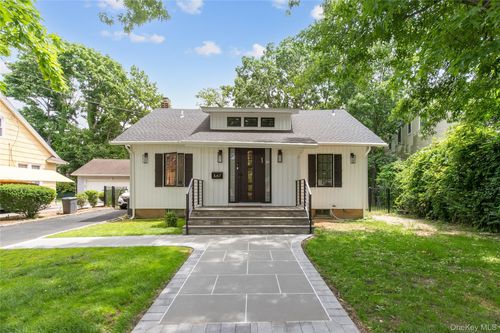 367 Summit Avenue, Hempstead, NY, 11516 | Card Image