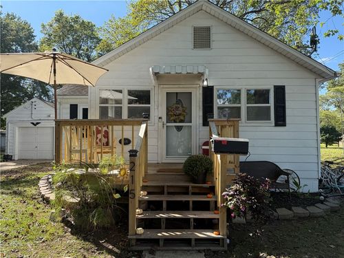 215 N Ohio St, Olney, IL, 62450-3141 | Card Image