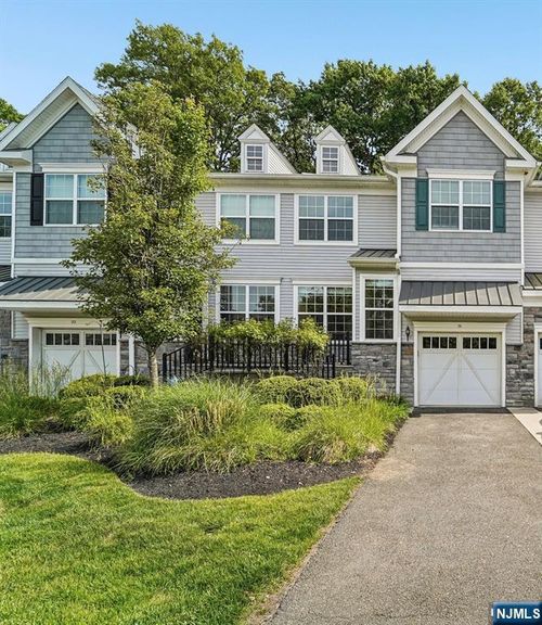 24 Pineview Dr, Waldwick, NJ, 07463-1119 | Card Image