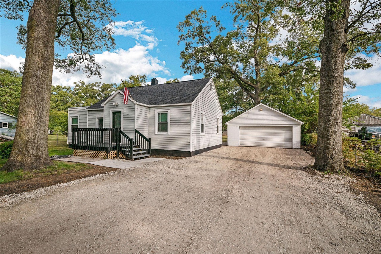 Yarmouth Ave, Norton Shores, MI 49444