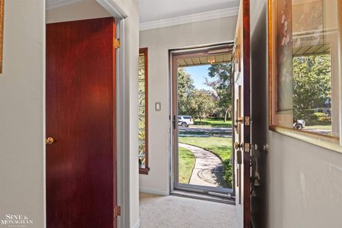 709 Lakepointe St, Grosse Pointe Park, MI, 48230-1705 | Card Image