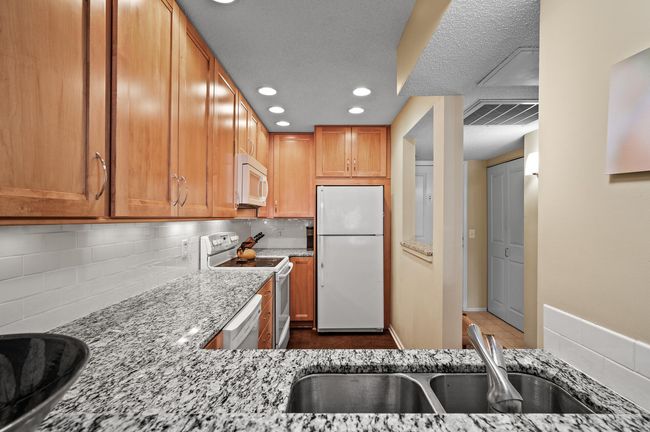 06_7500_Edinborough_33156_mls.jpg | Image 5