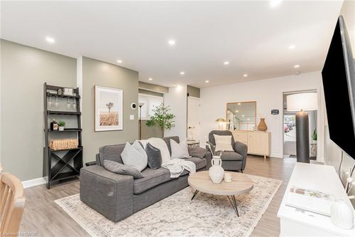 4 Robins Ave, Hamilton, ON, L8H4M6 | Card Image