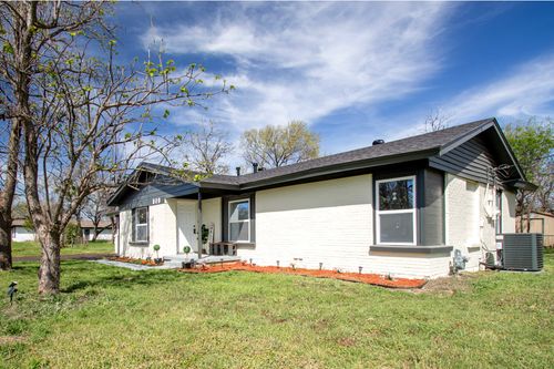 809 Stuckert Dr, Burleson, TX, 76028-6810 | Card Image