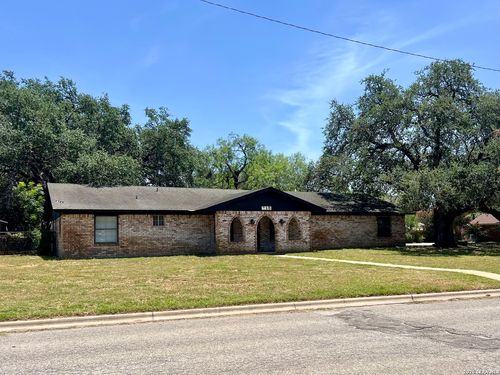 215 Lantana Ln, Pleasanton, TX, 78064-3931 | Card Image